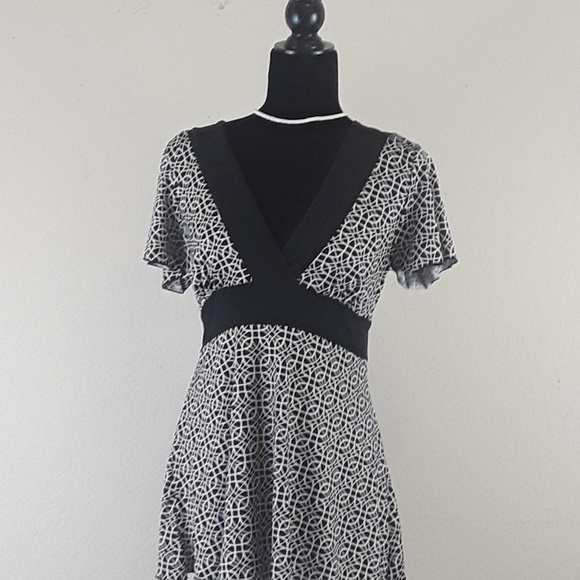 HOT TEMPERED Women's Wrap Geometrical Top Black - Picture 2 of 8